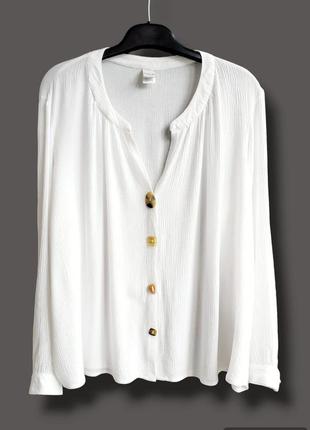 Натуральная блуза с акцентными пуговицами heine.