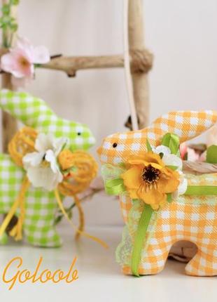 Пасхаьные кролики с декором желтый  и салатовый в клеточку