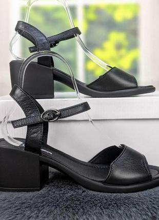 Босоножки женские кожаные черные на среднем каблуке lonza 4500