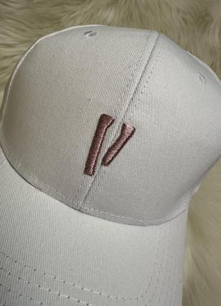 Класична біла нова кепка в стилі діор