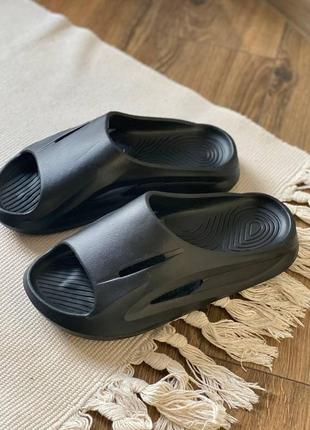 Чоловічі шльопанці з піни чорного кольору 41