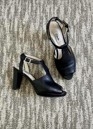 Розкішні шкіряні босоніжки clark's, 38 розмір