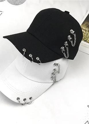 Кепка бейсболка чоловіча жіноча city-a barcelona з кільцями та ланцюжком чорна 🌺матеріал ― коттон  🌿розмір універсал (на 56-60 см), ззаді регулюється