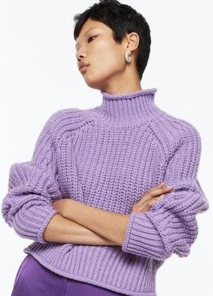 Теплий бузковий светр гольф під шию xs жіночий стильний у складі вовна зимовий об'ємний крупна в'язка товстий фіолетовий  вкорочений крій шерсть