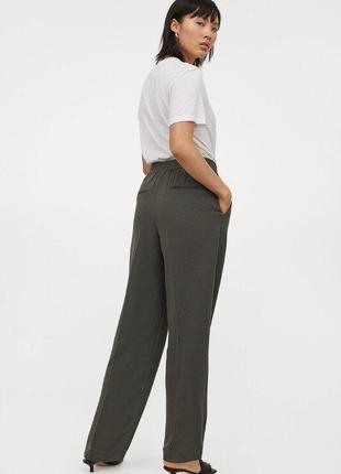 Свободные брюки штаны прямого кроя с высоким эластичным поясом цвета хаки