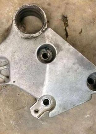 Бу кронштейн двигателя правый 8200024812 , 1.9dci, renault laguna 2, рено лагуна 2
