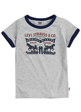 Новая футболка levi's 6-7 лет