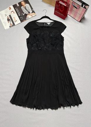 Роскошное черное платье плиссе per una