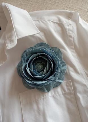 Цветок роза из джинсовой ткани брошка