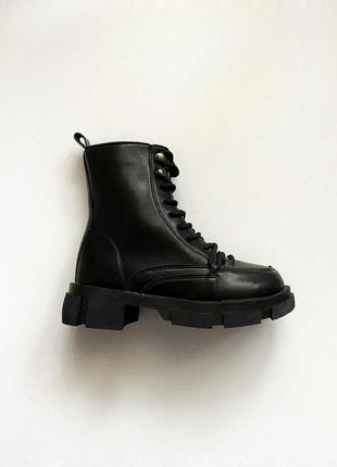 Нові чорні демісезонні ботинки черевики
