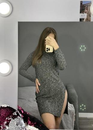 Сукня з вирізом на ніжці2 фото