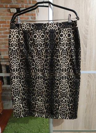 Стильная юбка-миди в леопардовый принт