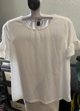 Белая футболка, блузка