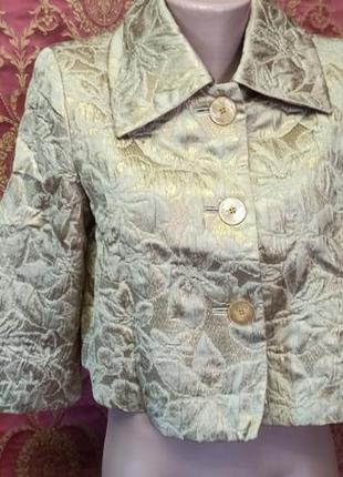 Укороченный пиджак из парчи золотистого цвета 12 размер