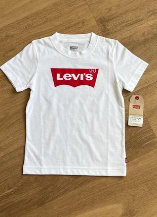 Новая футболка levis 4-5 лет