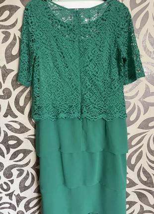 Красивое нарядное платье. красивый зеленый цвет. 44 размер