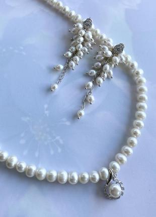 Срібний комплект кольє та сережки з перлів натурального з підвісом.