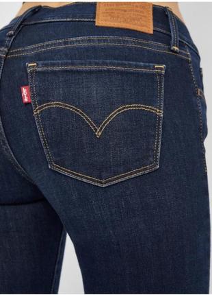 Зауженные джинсы скинни темно-синие levis 710