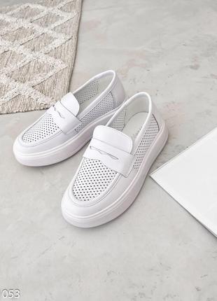 Лофери білі літні шкіряні пеофорація