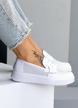 Лофери білі літні шкіряні пеофорація