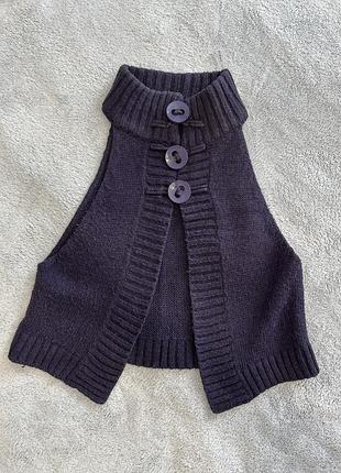 Вязаная шерстяная фиолетовая жилетка. португалия