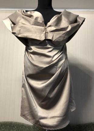 Платье миди бежевое с декоративной складкой и разрезом. топ с отложным рукавом и бюстье с хорошей фиксацией. невероятный фасон . размер 14