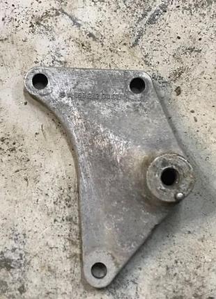 Бу кронштейн кп mercedes w168, a1682420301, 1682420301