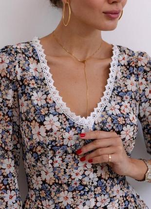 Нежное платье мини в цветы 7