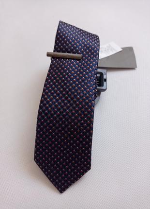 Next. комплект краватка та затискач.