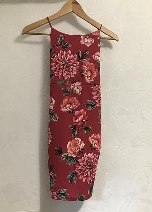 Новое платье с цветочным принтом