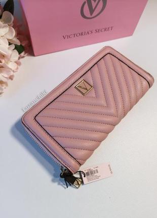 Шикарний стильний брендовий гаманець victoria’s secret

виключно оригінал з америки!