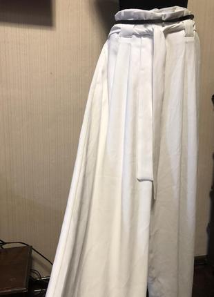 Невероятно шикарные брюки белые палаццо с карманами. размер 16