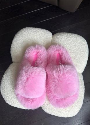 Затишні капці з екохутра: комфорт і стиль у вашому домі!