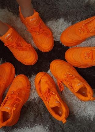 Кроссовки женские оранжевые