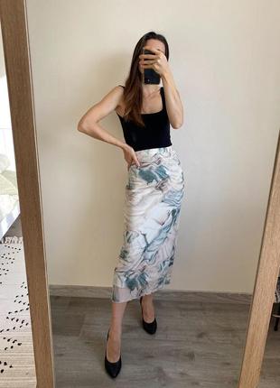 Молочна акварельна мармурова спідниця міді stradivarius жіноча сіточка бежева