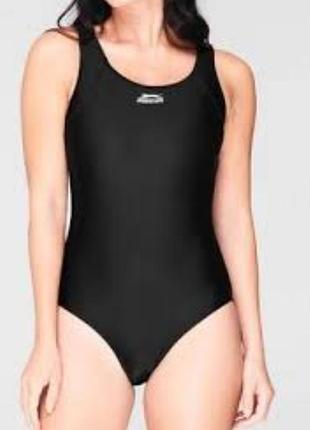 Суцільний спортивний купальник
slazenger великого розміру