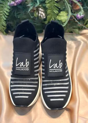 Итальянские кроссовочки черно- белого цвета фирмы lab milano