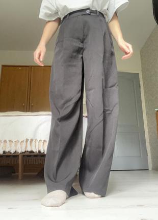 Прямі брюки з широкою штаниною чорного кольору