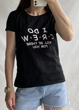 Бавовняна чорна жіноча футболка з надписом