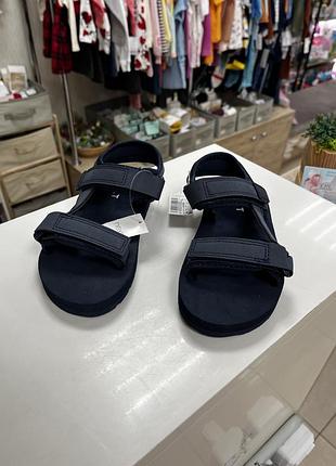 Сандалі від next
