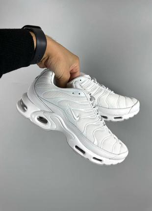 Nike tn white