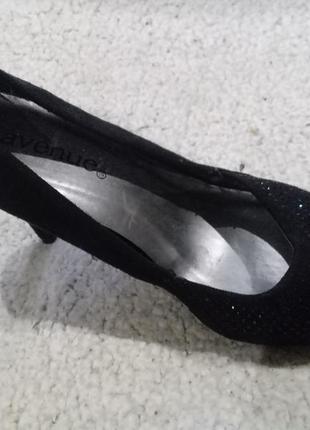 Продам туфли каблук темні жіночі розмір 7