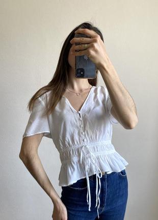 Біла блуза на ґудзиках h&m базова жіноча весняна літня віскозна науральна топ із завʼязками топ