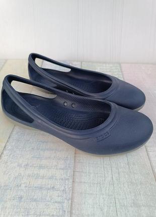 Балетки сандалии crocs размер w6 (36) цвет темно-синий