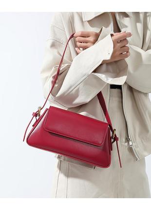 Жіноча сумка багет червоного кольору