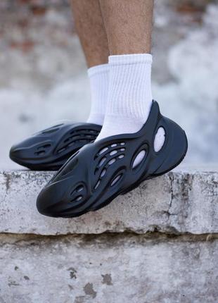 Тапки adidas yeezy foam runner black черные тапочки / шлепки / сланцы адидас мужские