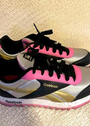 Продам детские кроссовки reebok