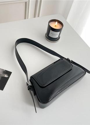 Жіноча сумка багет чорного кольору