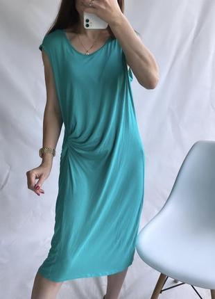 Женское вискозное платье с драпировкой