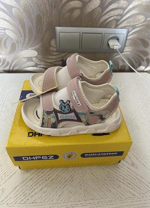 Новые легкие сандалии босоножки